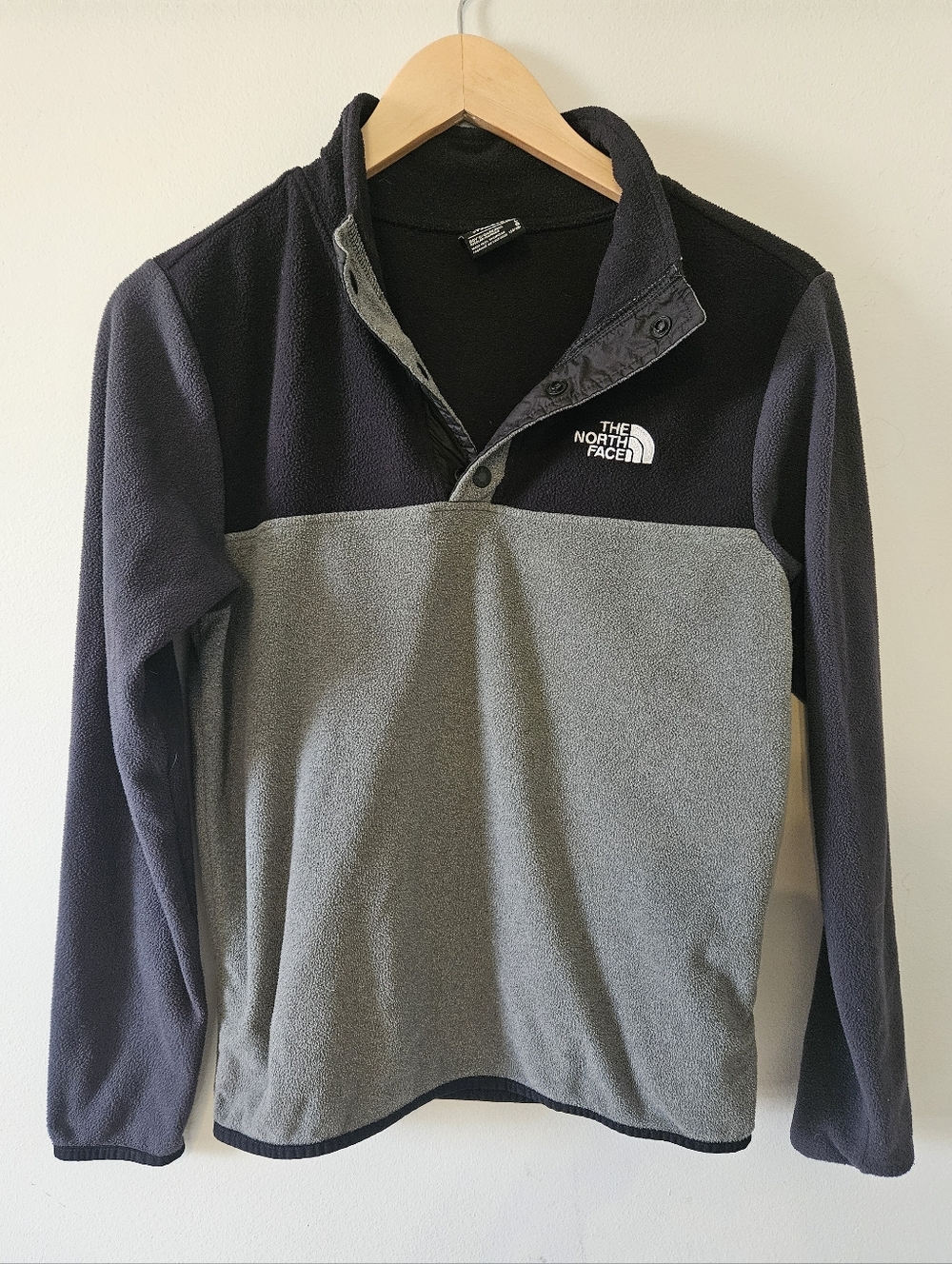 The North Face Kids Two-Tone Gray and Black Fleece Pullover